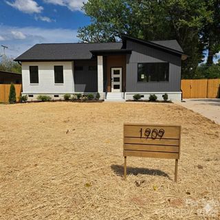 1909 Windham Place sold home in Markham Village, Charlotte, NC