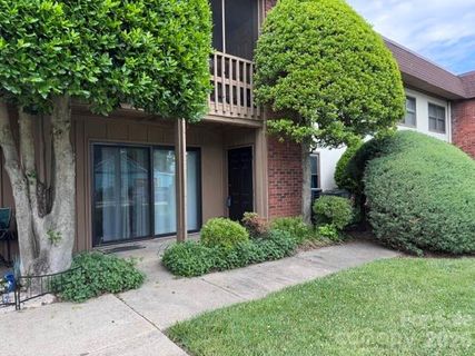 427 6th Avenue active home in Holly Crest, Hendersonville, NC