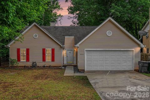 6312 Trysting Road pending home in Sherbrook, Charlotte, NC