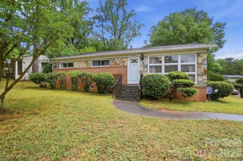 6239 Netherwood Drive active home in Starmount, Charlotte, NC