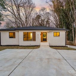 911 E Woodlawn Road