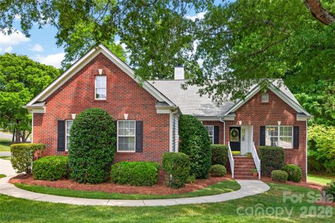 1918 Weighmont Court pending home in Olde Sycamore, Charlotte, NC