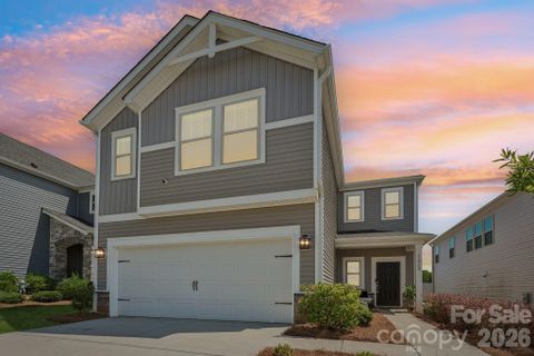 11912 Red Leaf Drive pending home in Larkhaven Hills, Charlotte, NC