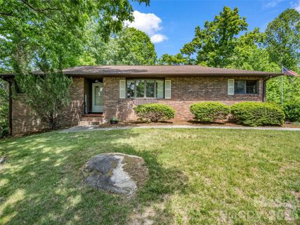 156 Deer Run active home in Rambling Ridge, Hendersonville, NC