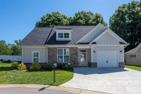 438 Fernwood Drive