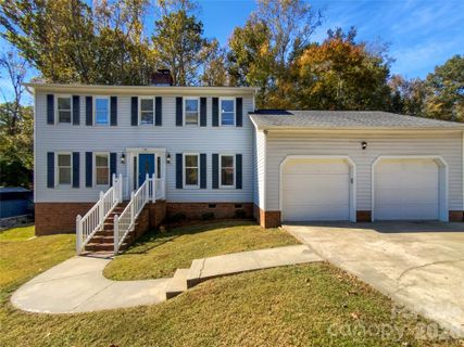 561 Briarwood Road pending home in Forest Hills, Lancaster, SC
