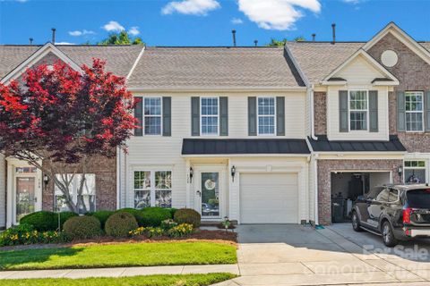 126 Autumn Falls Drive active home in Autumn Cove At Lake Wylie, Lake Wylie, SC