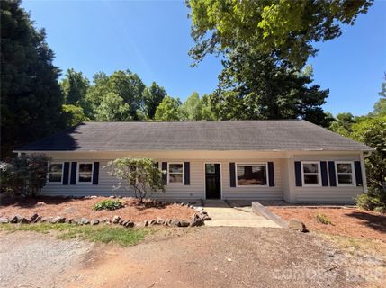 1322 Carolyn Drive active home in Commonwealth Park, Charlotte, NC