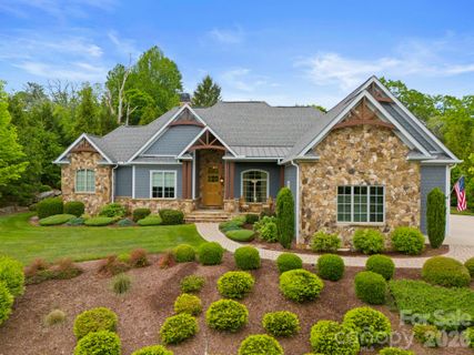 390 Shipman Parkway pending home in Berwick Downs, Flat Rock, NC