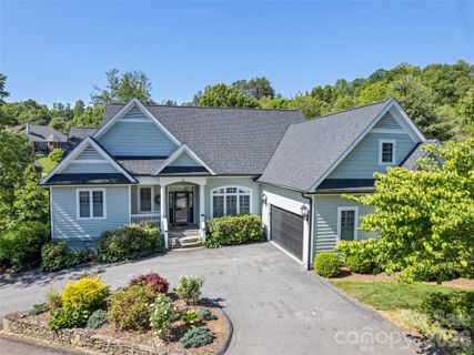 5 Split Creek Court pending home in High Vista Falls, Mills River, NC