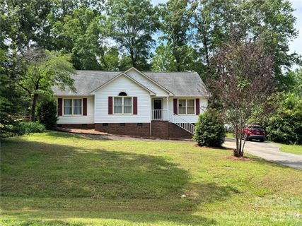 913 Pleasant Ridge Road active home in Edgewoods, Fort Mill, SC