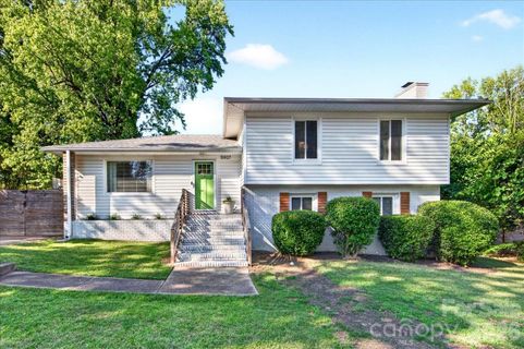 5907 Bluebonnet Road pending home in Woodburn, Charlotte, NC