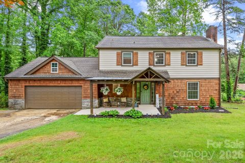 4 Beechwood Lakes Drive pending home in Beechwood Lakes, Hendersonville, NC