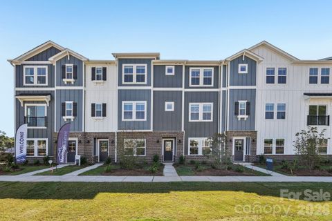 355 Golden Maple Court pending home in Meadows At Wilson Farms, Fort Mill, SC