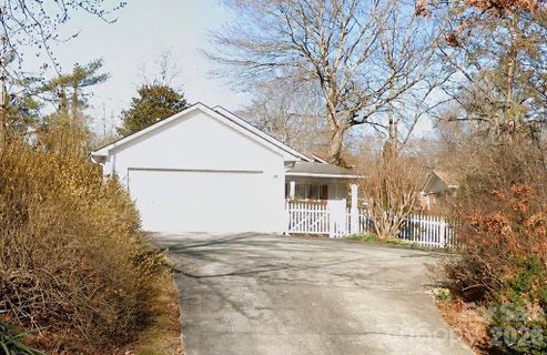 105 Amelia Drive sold home in Stoney Crest, Hendersonville, NC