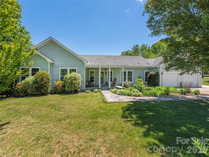 16 Chinaberry Court sold home in Strawberry Hill Farm Estates, Waynesville, NC