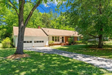 3137 Frederick Place pending home in Spring Valley, Charlotte, NC