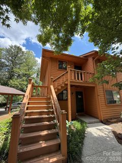 581 Courtwood Lane active home in Willow Bend, Hendersonville, NC