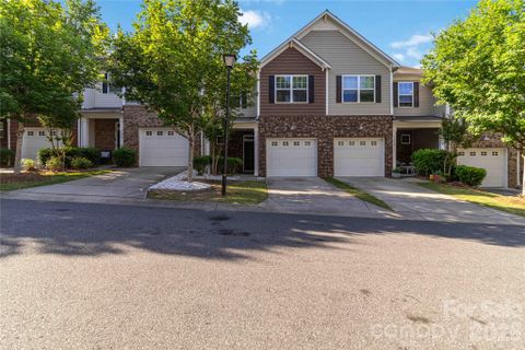 7048 Woodsbay Lane active home in The Woodlands, Rock Hill, SC