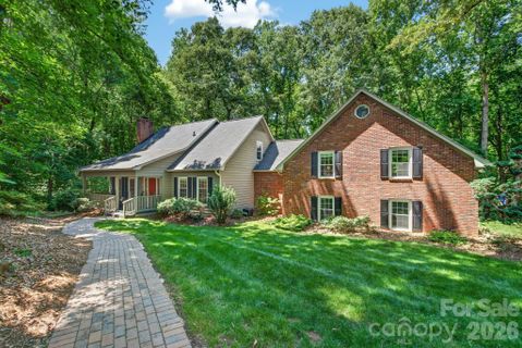 1712 Saddlewood Drive sold home in Olde Williamsburg, Fort Mill, SC
