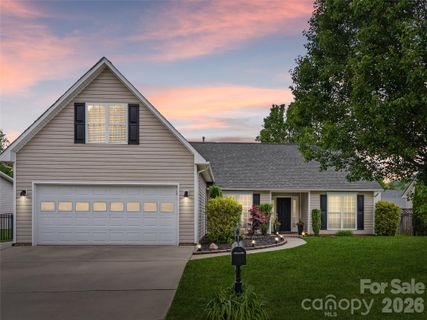 182 Misty Valley Road pending home in Livingston Farms, Fletcher, NC