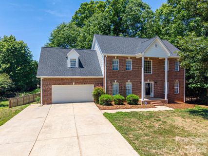 1535 20th Avenue Place active home in Hidden Oaks, Hickory, NC