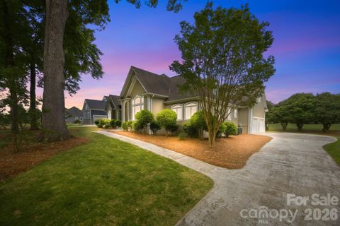 242 Mallard Way active home in Mallard Head, Mooresville, NC