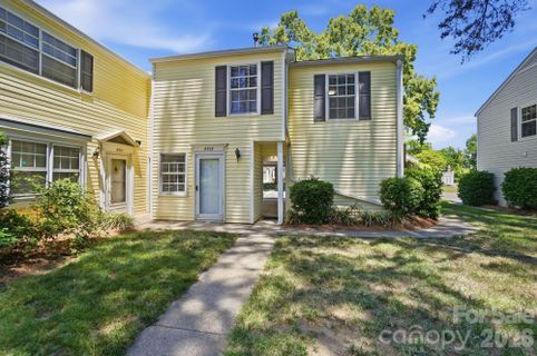 8529 Castle Pine Court active home in Falconbridge, Charlotte, NC