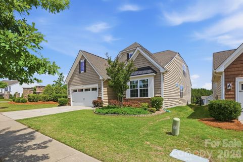 13314 Canterbury Castle Drive pending home in Chateau, Charlotte, NC