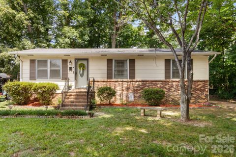 317 Willow Street active home in Craig Heights, Stanley, NC