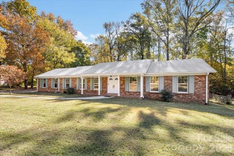 1840 Stoneyridge Drive pending home in Pine Island, Charlotte, NC