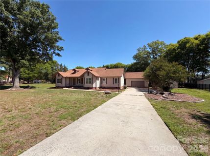 8400 Chestnut Oak Court
