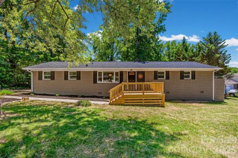 2111 Shalimar Drive active home in Oakdale, Charlotte, NC