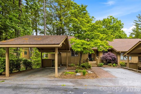 205 N Scarlet Oak Lane active home in The Oaks, Hendersonville, NC