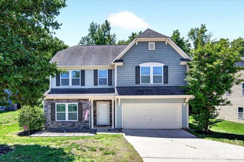 2053 Pine Siskin Court active home in Fox Ridge, Fort Mill, SC