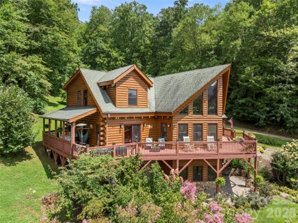 64 Cradling Cove active home in Cobblers Knob, Waynesville, NC