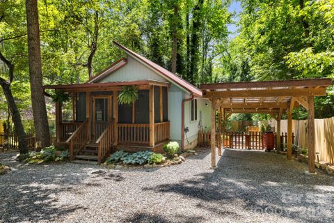 477 Governors View Road pending home in Beverly Hills, Asheville, NC