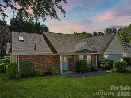 2 Gatehouse Court pending home in Park Avenue, Asheville, NC