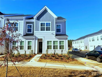 7005 Alpharetta Street pending home in Lakeview Village, Charlotte, NC