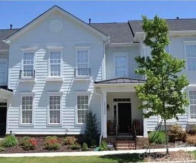 10028 Trailhead Way active home in The Villas At Tuckers Walk, Huntersville, NC