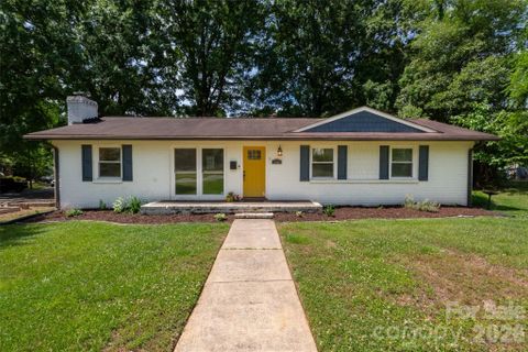 4300 Dowling Drive active home in Windsor Park, Charlotte, NC
