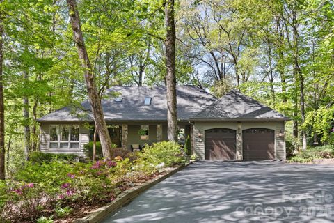21 Laurel Wood Court active home in Burlingame, Sapphire, NC