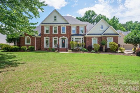 10316 Calaveras Court active home in The Hamptons, Huntersville, NC