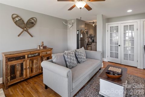 301 Pinnacle Inn Road active home in Pinnacle Inn, Beech Mountain, NC
