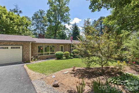 29 S Greenwood Forest Drive active home in Greenwood Forest, Etowah, NC