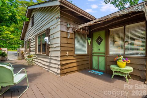 121 Ohara Circle pending home in Country Club Estates, Hendersonville, NC