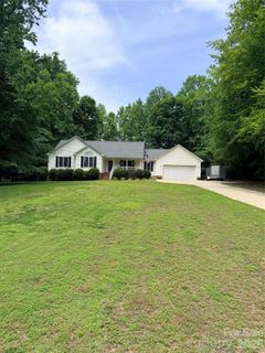 255 Tanager Drive active home in Montclaire, York, SC