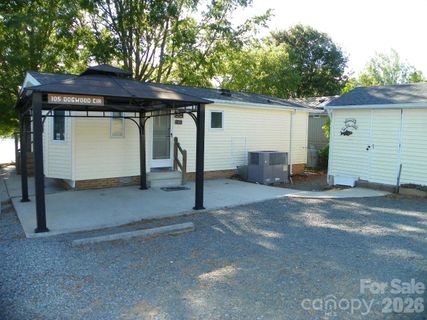 105 Dogwood Circle active home in Badin Shores Resort, New London, NC