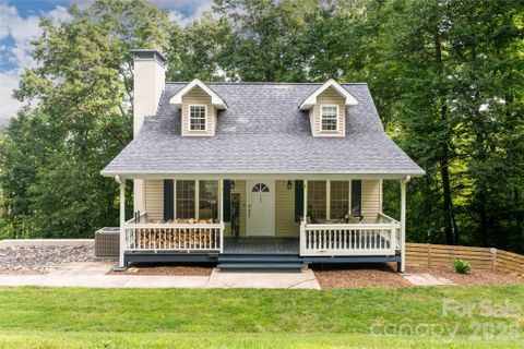 8 Coffey Place active home in Stradley Mountain Park, Asheville, NC