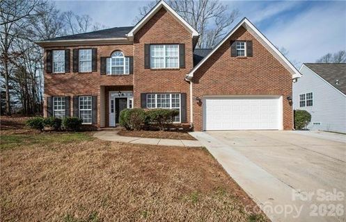 815 Knightsbridge Road active home in Knightsbridge, Fort Mill, SC